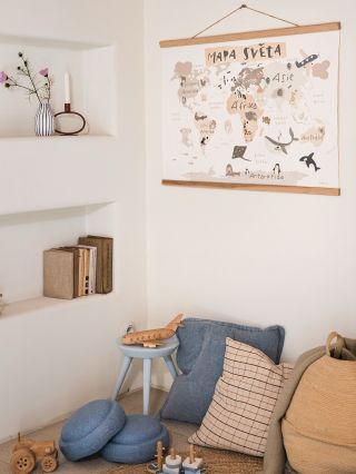 Kolem světa a ještě dál🌏. Mapy tisknuté na plátno s dřevěným lištovým rámem. Vytvořeno na vaše přání. Na eshopu...